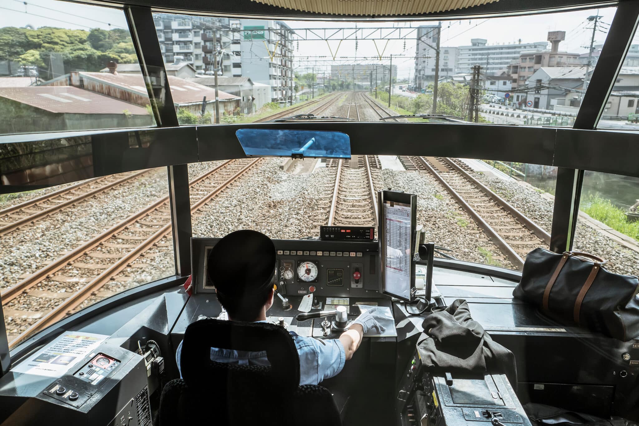 Devenir conducteur de train métier, études et salaire AuFutur