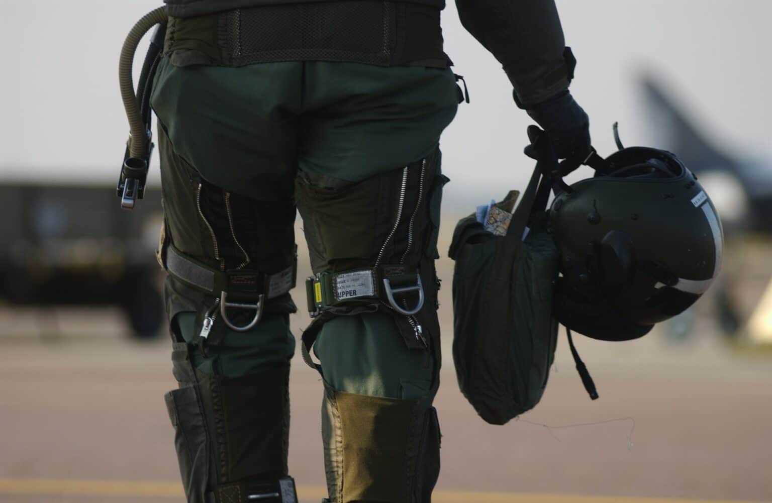 Devenir pilote de chasse études, métiers et salaire — free download