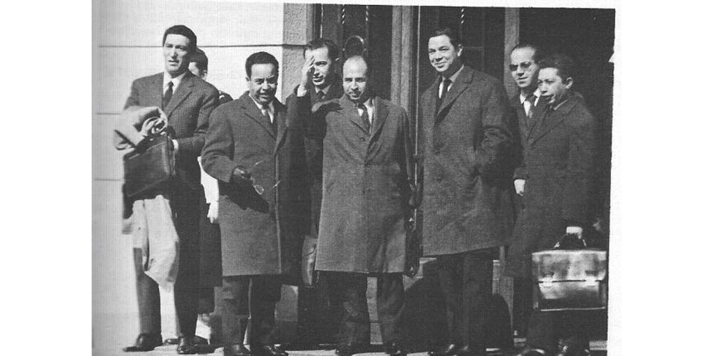 Délégation du Gouvernement provisoire de la République algérienne lors de la signature des accords d'Évian.