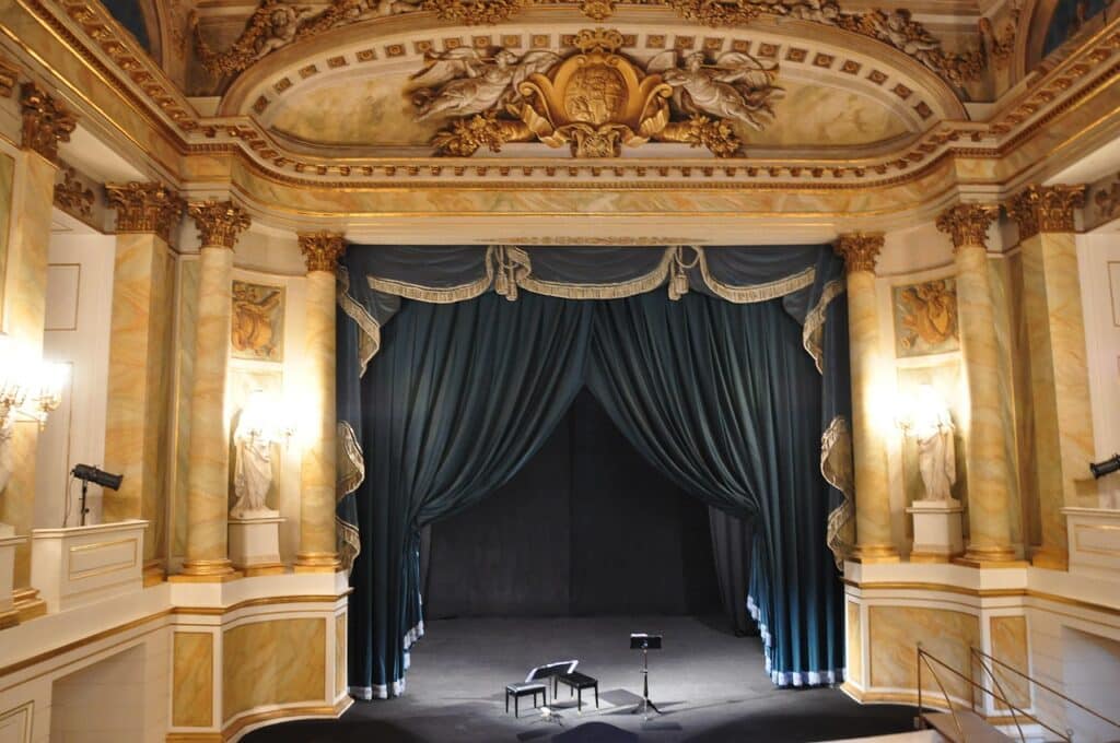 Le théâtre antique, entre célébration et contestation de l'ordre social