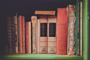 Les Lumières et la diffusion du savoir : salons, encyclopédies et débats publics