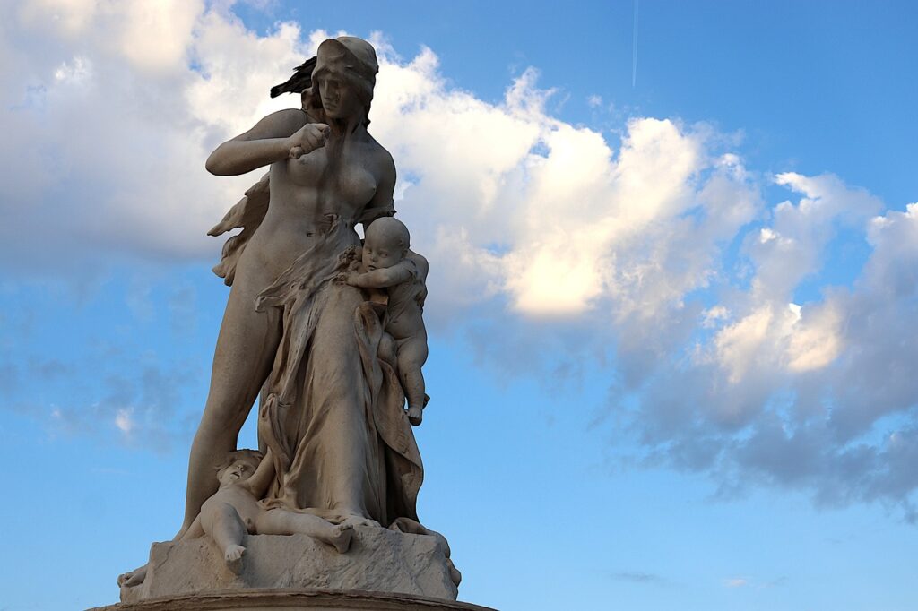 Mythes et réécritures contemporaines : quand Médée ou Antigone reprennent la parole