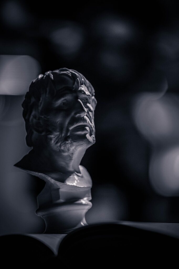 La figure du philosophe écrivain : entre oeuvre littéraire et pensée (Nietzsche, Camus, Kundera)