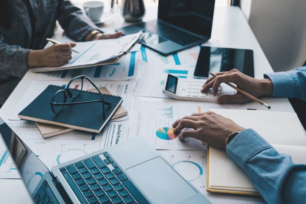 L’économie comportementale : comment les biais cognitifs influencent nos choix ?