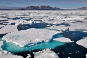 Géopolitique de l’Arctique : un espace stratégique en mutation