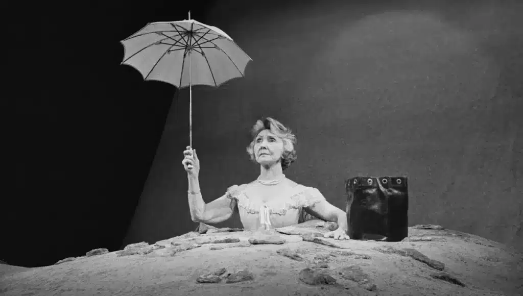 Oh les beaux jours Beckett théâtre absurde